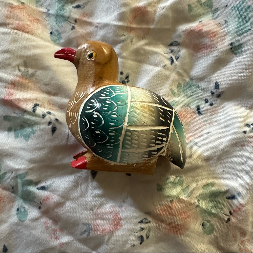 Vintage Hand-Carved & Painted Wooden Bird Figurine - Folk Art Decor - Picture 2 of 3